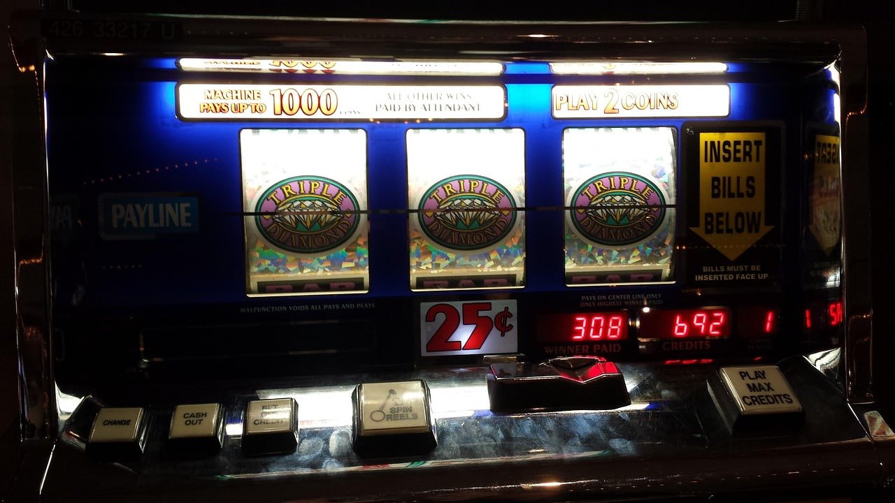 95Glaxy Live Casino Mobile App — Myanmar ကျပ်ဖြင့် Baccarat ကစားနေသောပုံ